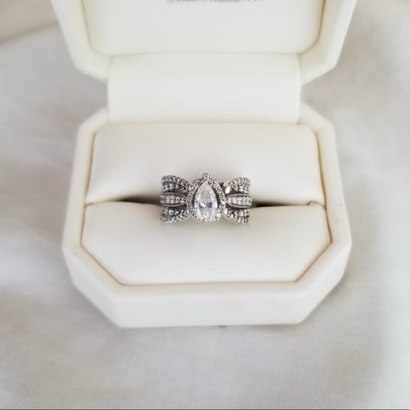 Kay Jewelers Jewelry - Diamond Wedding Ring Set